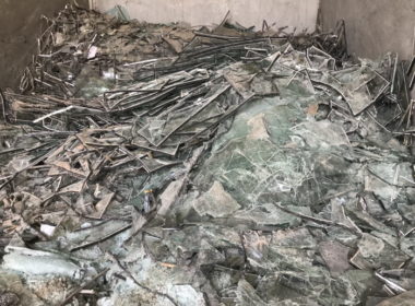 kaputtes Fenster- bzw. Flachglas